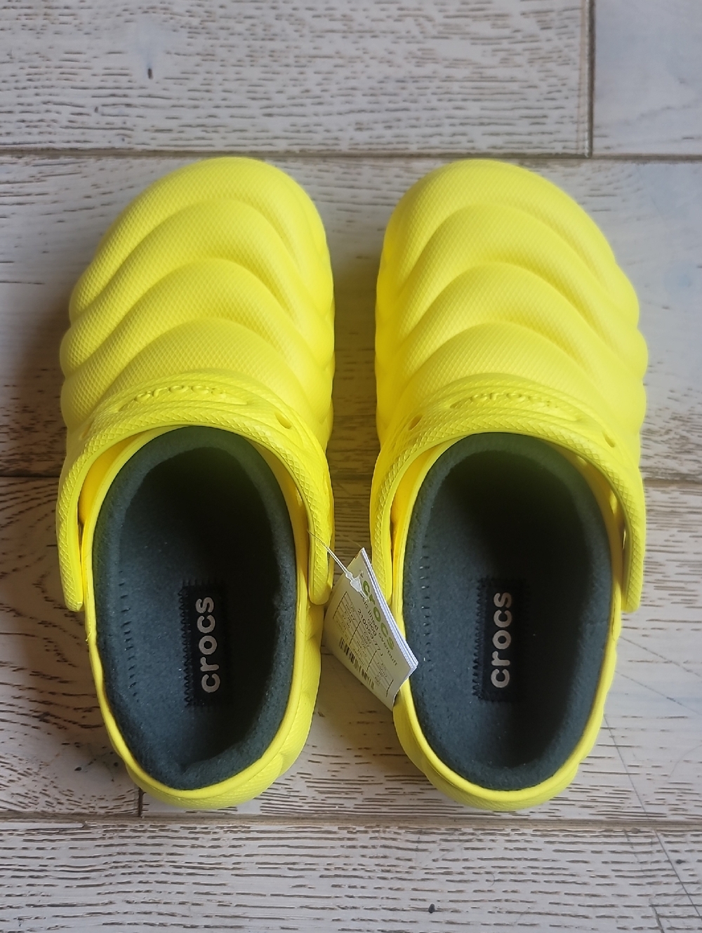 Crocs Classic Lined Overpuff Clogs color Cyber Yellow Mens 5 W's 7 - Picture 4 of 12